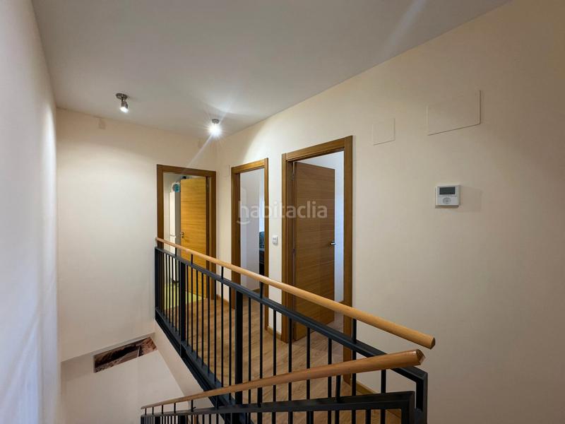 Foto 66a60de5-4f07-4eb6-8020-e2d82b86be72. Casa aparellada amb aparcament piscina a San Jorge