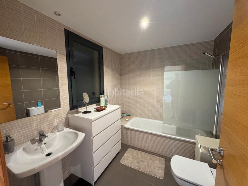 Foto 7a2fffd2-b876-46c3-848c-1cd3a8c26966. Casa aparellada amb aparcament piscina a San Jorge