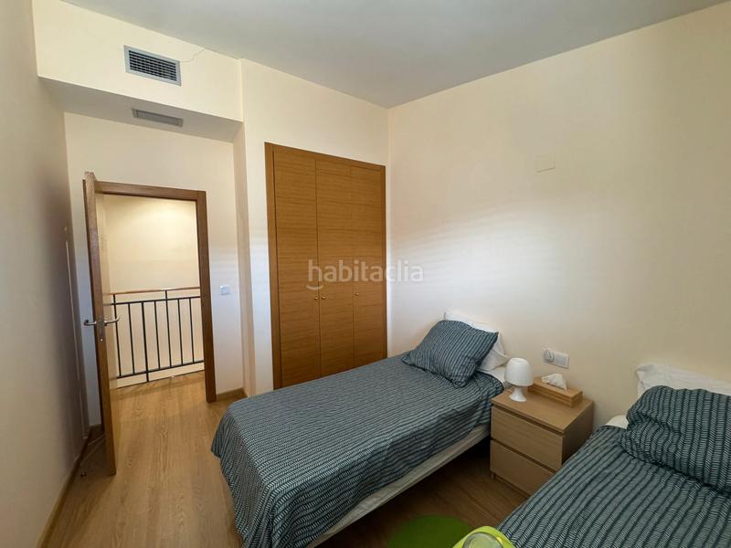 Foto c367f7fc-1b81-4237-b5d1-10eec88d1865. Casa aparellada amb aparcament piscina a San Jorge