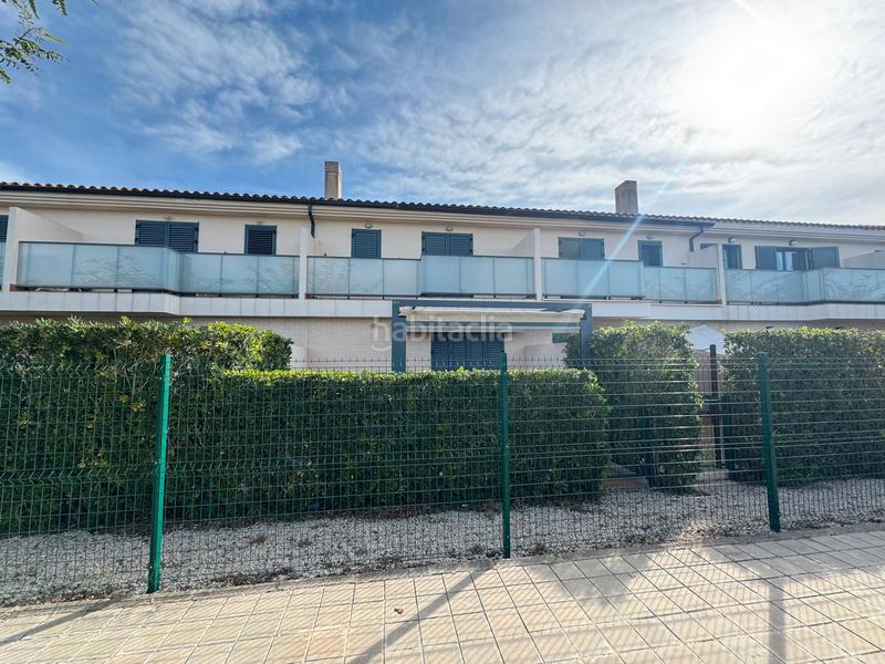 Foto e726e65f-a3fb-4a13-af50-2863417ebdbc. Casa aparellada amb aparcament piscina a San Jorge