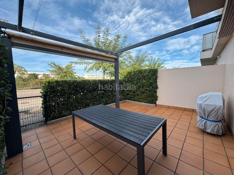 Foto fd230fc4-7a2c-4998-a760-5e14c2936957. Casa aparellada amb aparcament piscina a San Jorge