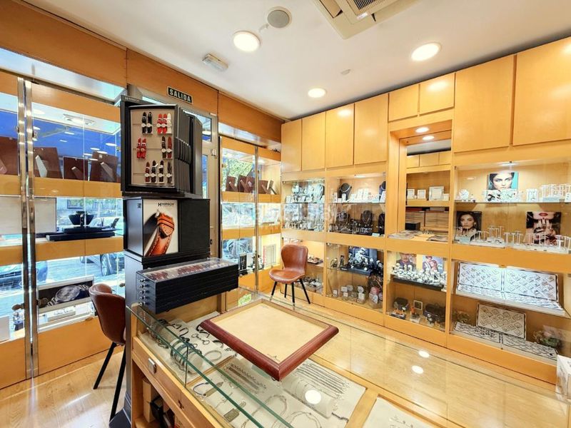 Foto c16ee304-716a-48ef-b63a-5619e21ea453. Local comercial amb calefacció a Peñagrande Madrid
