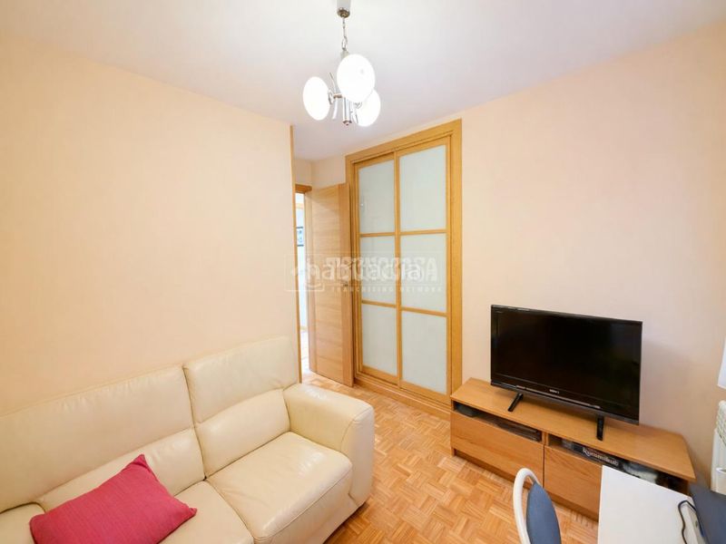 Foto 93222239-cd8c-4528-b0d3-f5d8b4ab6328. Piso  en venta en Peñagrande Madrid
