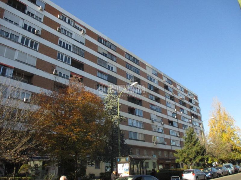 Foto b5463315-0d23-483a-aac3-4e34c775f462. Piso  en venta en Peñagrande Madrid