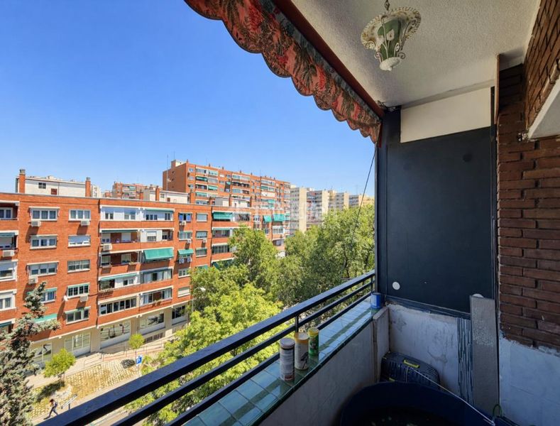 Foto d193d061-d19e-46bb-ba05-dc43698bc801. Piso  en venta en Peñagrande Madrid
