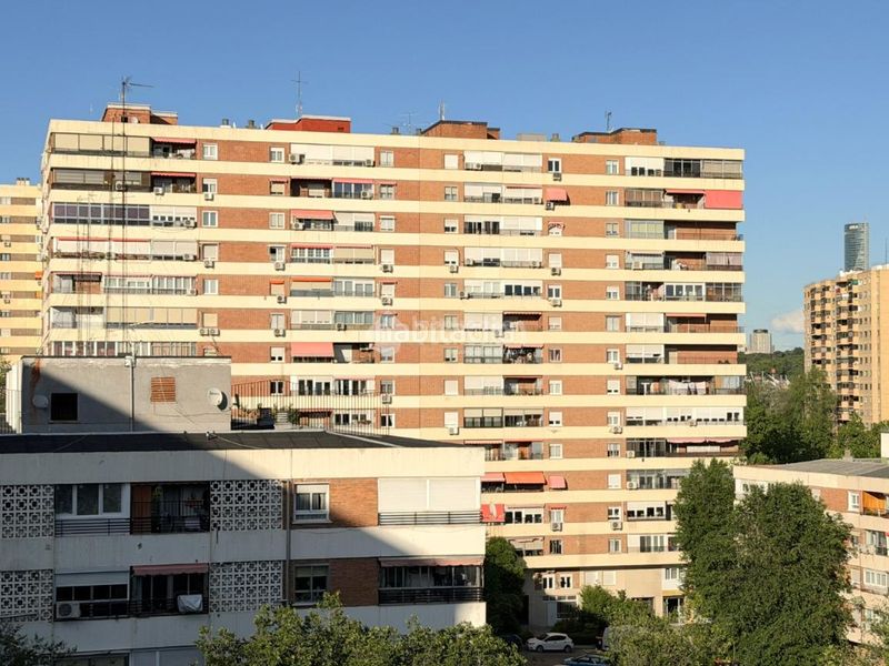 Foto ce34f853-d6ac-43c8-b915-f5567efc8afe. Pis a Peñagrande Madrid