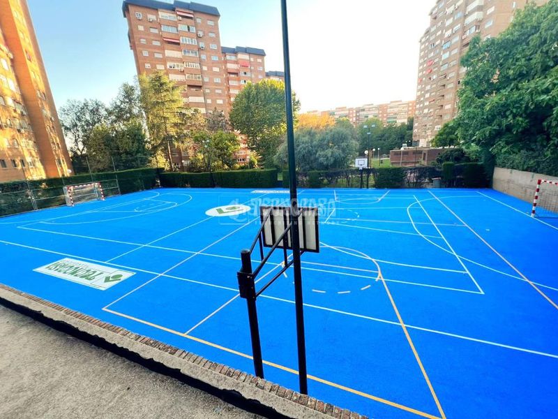 Foto ce87798e-c581-471b-8a84-b76114a8ba64. Pis amb calefacció piscina a Pilar Madrid