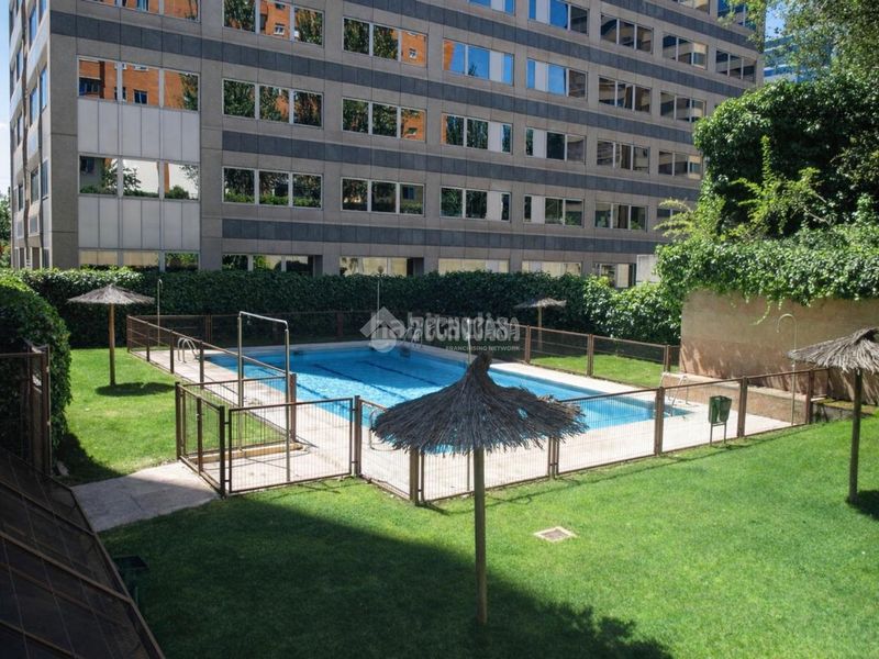 Foto f8a08ca3-37f3-432c-b31e-29b2345bb92c. Pis amb calefacció piscina a Peñagrande Madrid