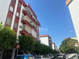 Appartement à El Torrejón - El Cerezo. Piso en venta en sevilla