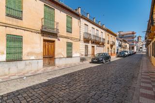 Maison à Calle correos 22. Casa señorial en el centro de pinos puente.