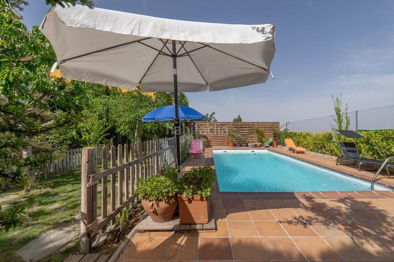 Foto e123e32d-e6e5-4eff-8335-b90a247c7008. Chalet precioso chalet independiente con piscina en Cumbres Verdes en Zubia (La)