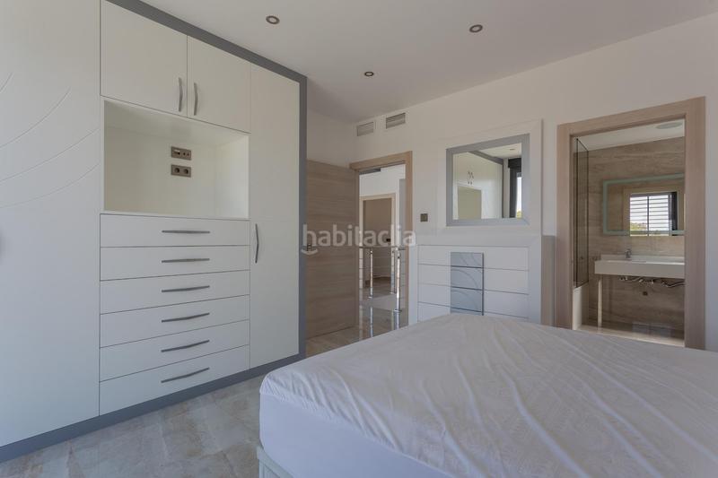 Foto 056df12b-3c1e-4907-af6f-3c3928be4bf8. Chalet ponemos a la venta esta espectacular casa en la urbanización los cortijos en Atarfe