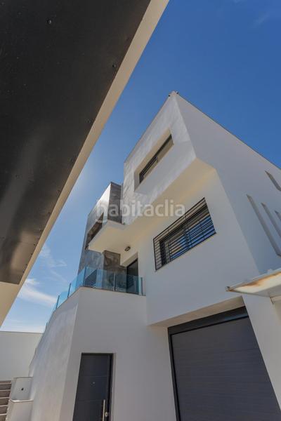 Foto 21f139d7-2456-4a0b-a1b5-c23b7a0c2c60. Chalet ponemos a la venta esta espectacular casa en la urbanización los cortijos en Atarfe