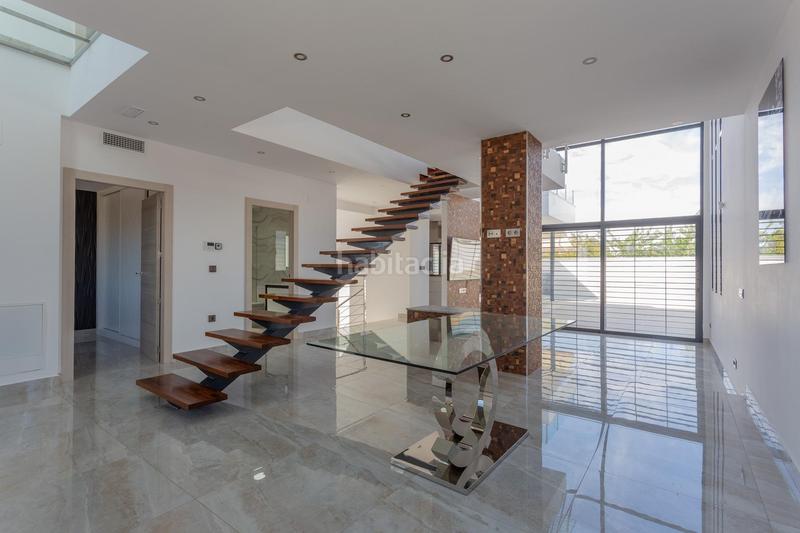 Foto 23c76800-e444-4d40-9467-f434fdf764db. Chalet ponemos a la venta esta espectacular casa en la urbanización los cortijos en Atarfe