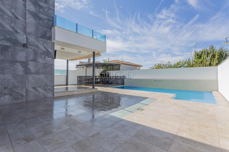 Foto 2a0212d4-606c-46f9-89fd-fd18bc78cf7a. Chalet ponemos a la venta esta espectacular casa en la urbanización los cortijos en Atarfe