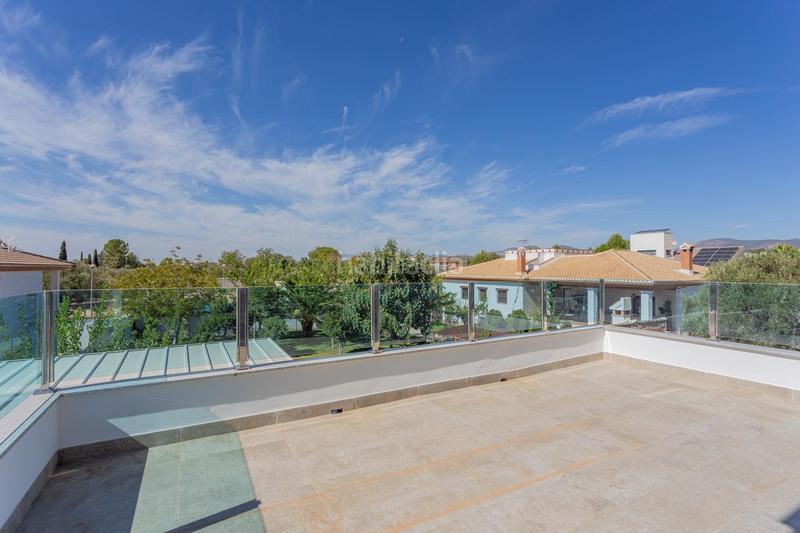 Foto 72ff269d-21d7-4d8f-8a42-289a400e46f8. Chalet ponemos a la venta esta espectacular casa en la urbanización los cortijos en Atarfe
