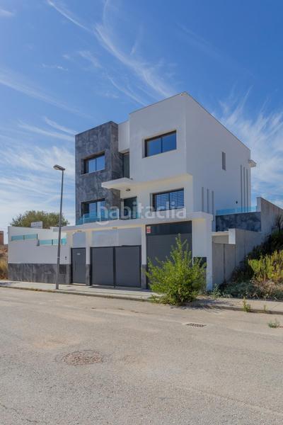 Foto 80894c2a-ab2e-4420-8b48-da377aced219. Chalet ponemos a la venta esta espectacular casa en la urbanización los cortijos en Atarfe