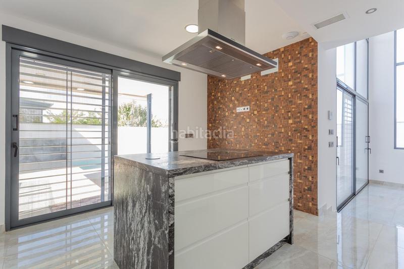 Foto c73df2b4-626c-4142-a066-87d745bba0b2. Chalet ponemos a la venta esta espectacular casa en la urbanización los cortijos en Atarfe