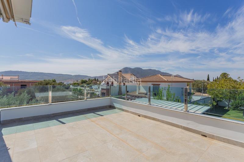 Foto e15ed982-80d8-4522-bfc2-c348146cdbdb. Chalet ponemos a la venta esta espectacular casa en la urbanización los cortijos en Atarfe