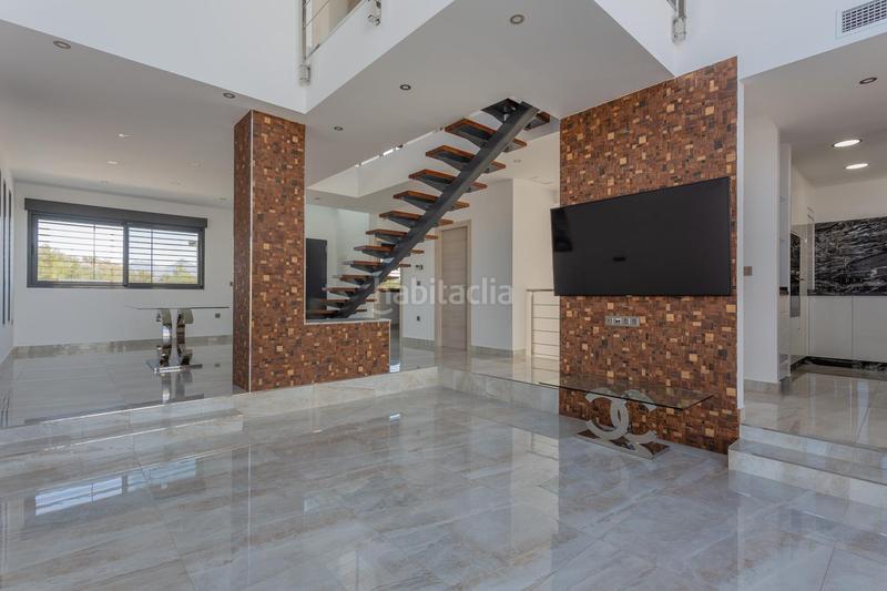 Foto f184b38e-13a9-4f9c-8a29-287b68154dc3. Chalet ponemos a la venta esta espectacular casa en la urbanización los cortijos en Atarfe