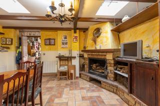 Casa adossada a Ambroz