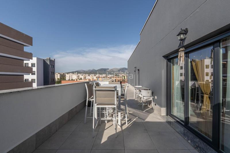 Foto 2b5f4277-2eab-467c-ab57-7685ba4c0aaa. Ático exclusivo ático con 97 m2 de terraza y vistas a sierra nevada en barrio periodistas en Granada