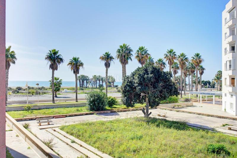 Foto 5f404404-3277-491d-80b1-1553e4128fc7. Piso en camino pelaillo del 15 piso en primera linea con terraza y dos cocheras en Motril