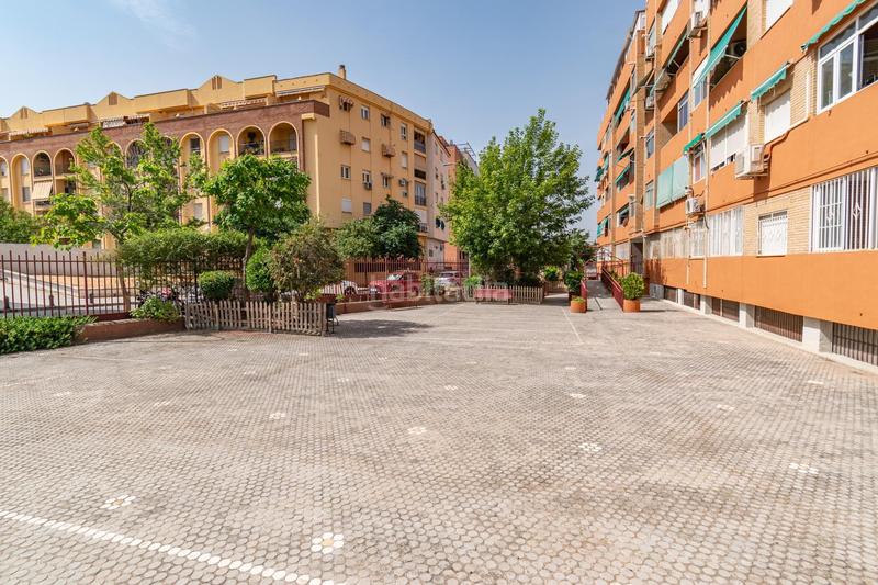 Foto 14dbf734-5b0d-46f4-a003-d95c9fbd3161. Piso  con plaza de garaje junto al carrefour en Granada