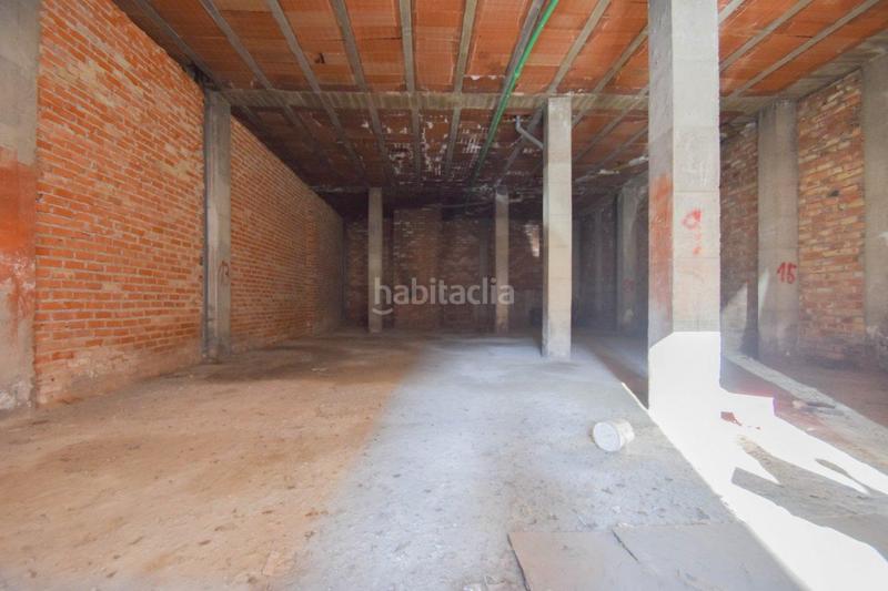 Foto d74e3ba5-c5ac-410a-b620-d4939bcd3daf. Local comercial local en bruto situado junto a la avenida principal en Maracena