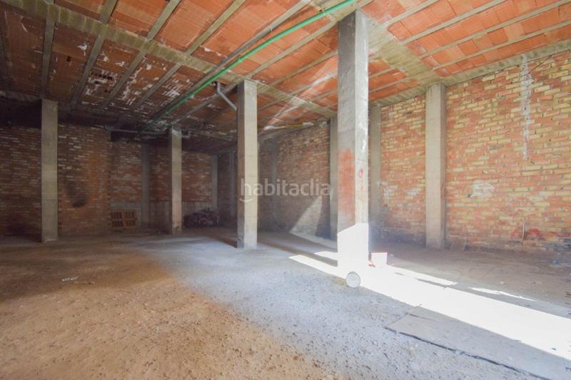 Foto da1a6518-88c8-4230-ab47-4ca1d482b273. Local comercial local en bruto situado junto a la avenida principal en Maracena