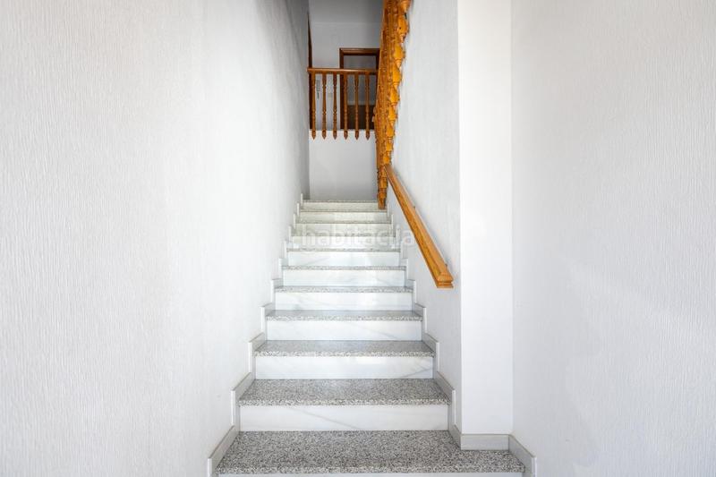 Foto c5990cce-47c4-4945-b7a3-08a39b982b9a. Casa en calle cordoba 12 oportunidad edificio polivalente junto autovía, listo para rentabilizar! en Pinos Puente