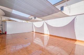 Casa adossada a Purchil. Chalet adosado de estilo moderno en la entrada de vegas del geni