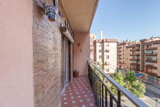 Pis  Avenida de barcelona. Piso en esquina en avenida de barcelona  zaidín