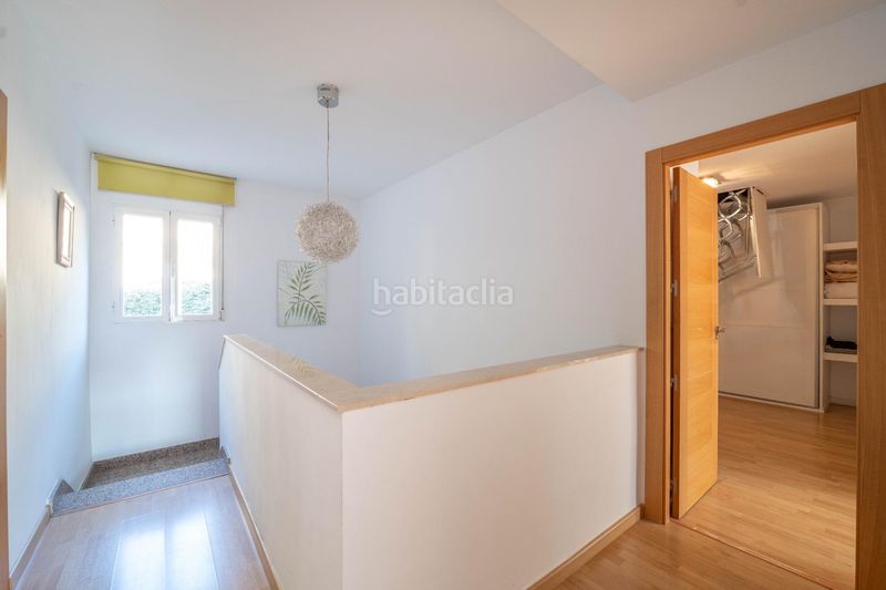 Foto 0ab8b260-1db9-4d5d-9fce-f1fd6a4082e0. Casa amb aparcament a Güéjar Sierra