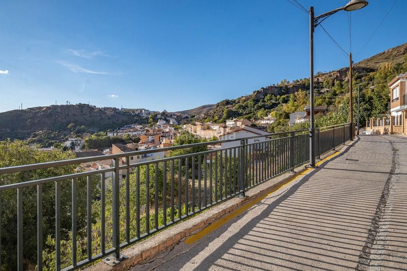 Foto 4354f2e0-808c-456a-a238-f81c7f3a7d64. Casa amb aparcament a Güéjar Sierra