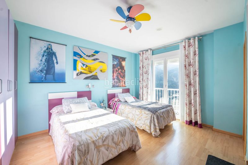 Foto b65d4a0c-a20d-45fc-815c-9353f422b281. Casa amb aparcament a Güéjar Sierra