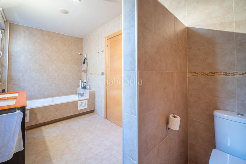 Foto fd6891e6-c624-466d-bd7c-4a5d1dda364b. Casa amb aparcament a Güéjar Sierra