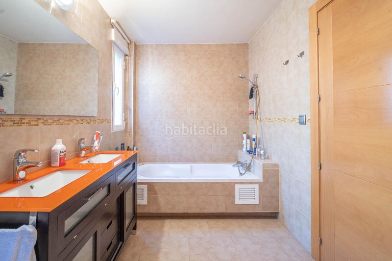 Foto fde60b99-3af5-49b2-93ec-832e724db57f. Casa amb aparcament a Güéjar Sierra