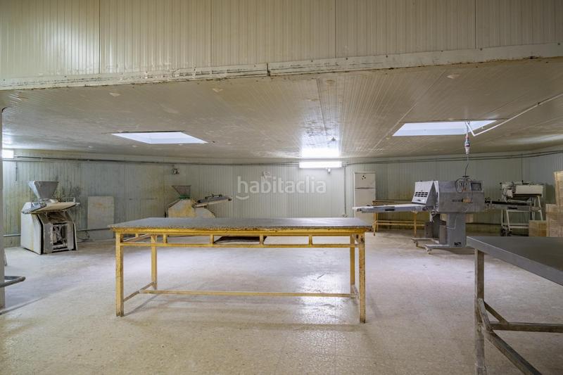 Foto f269f2f9-a657-4a38-b1b6-a3ef5aa03711. Bâtiment à usage industriel dans Alfacar