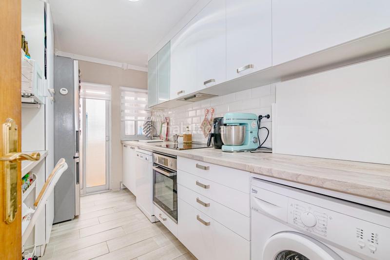 Foto 7a823f2b-48b2-4f10-9dba-3952995fef61. Piso  en la codiciada zona del genil capital en Granada