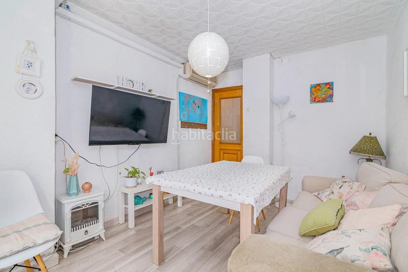 Foto e60f025f-fa4c-44c4-ba1e-91f87572e515. Piso  en la codiciada zona del genil capital en Granada