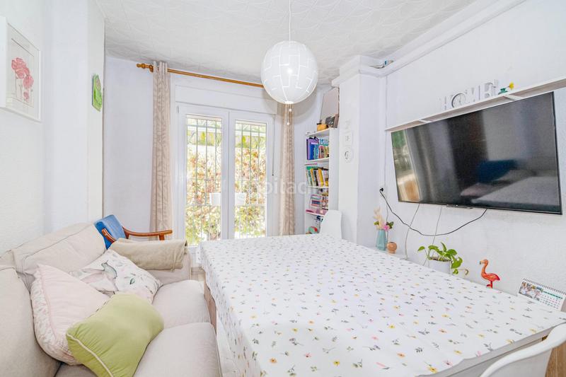 Foto ef1ad10c-5f6d-4e69-aaf8-07a18cd69c3a. Piso  en la codiciada zona del genil capital en Granada