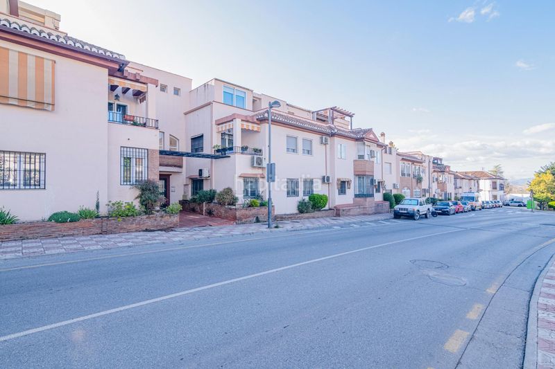 Foto 25434f3d-8d3a-4502-a781-a8b903741892. Àtic amb aparcament piscina a La Zubia Ciudad Zubia (La)