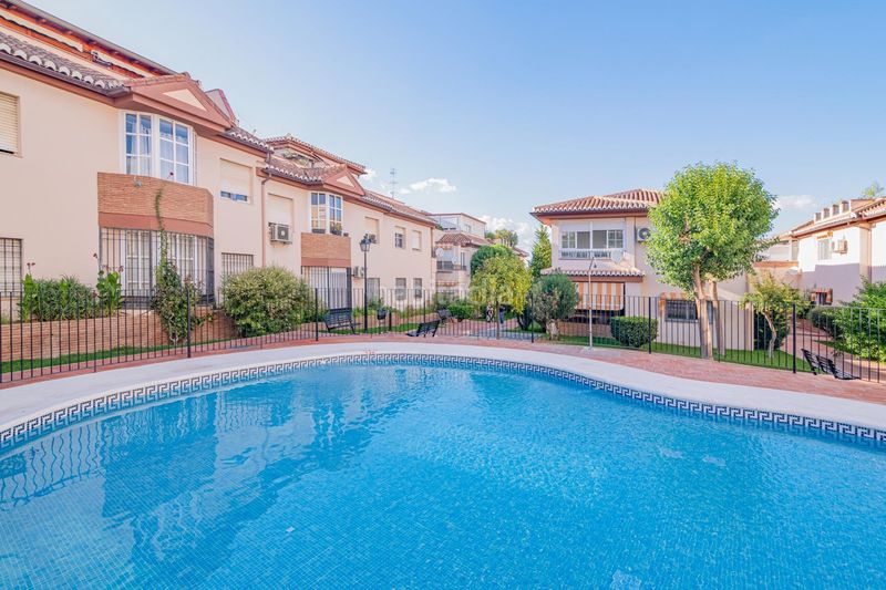 Foto 781a5f80-60b9-4385-b697-3beadb5482bb. Àtic amb aparcament piscina a La Zubia Ciudad Zubia (La)