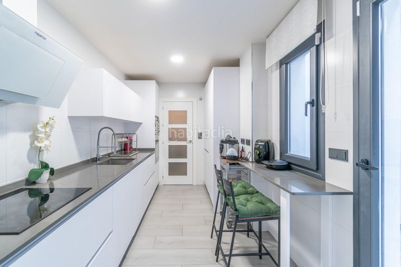 Foto ea3fb11e-7a67-41e4-9870-36828ee48895. Pis amb aparcament piscina a San Miguel Armilla