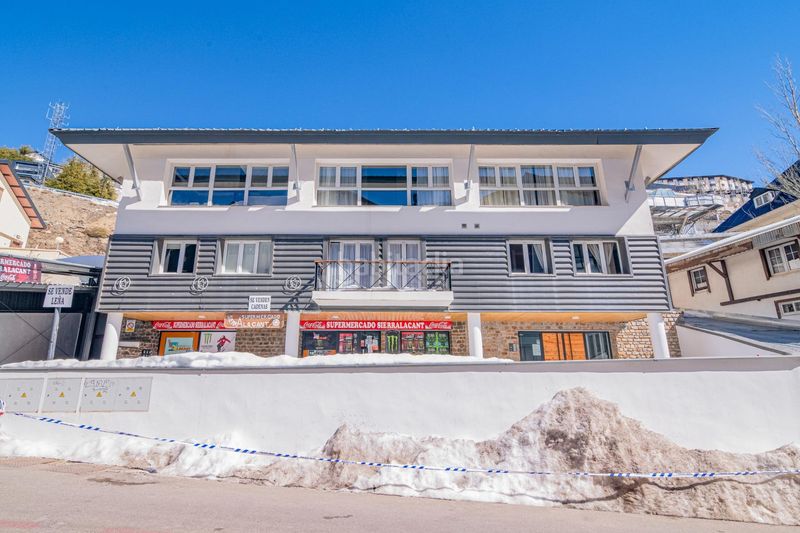 Foto 5171de29-845a-4268-b33f-e27cd1e74a94. Pis amb aparcament piscina a Zona alta Sierra Nevada