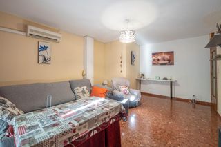 Flat in Maracena. Oportunidad en maracena!! estupendo piso en el centro.