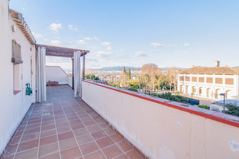 Foto c723f057-d927-496e-8bb1-087dd7818a16. Àtic amb aparcament piscina a La Zubia Ciudad Zubia (La)