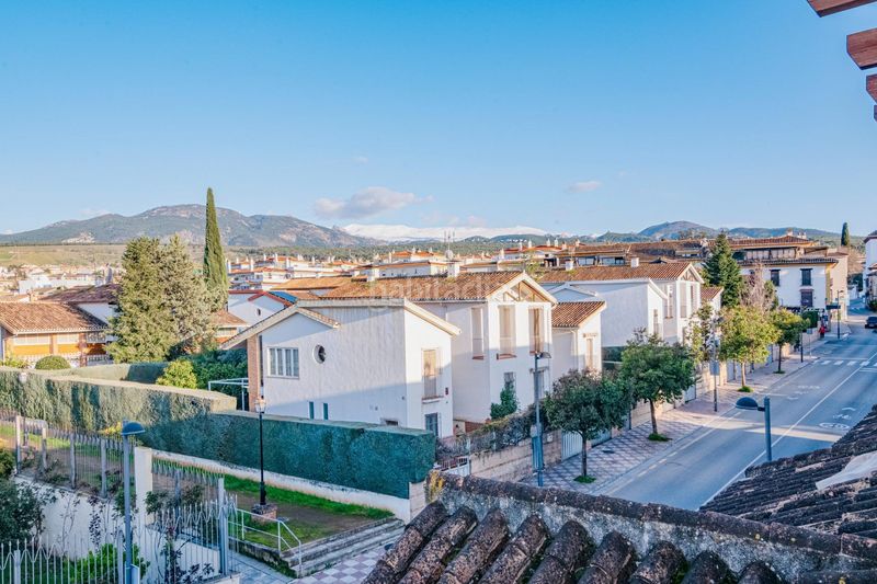 Foto e4b3037f-24bb-4d67-bbdd-9193db7372ae. Àtic amb aparcament piscina a La Zubia Ciudad Zubia (La)