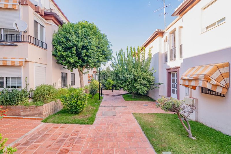 Foto 63fc2ba0-e890-4422-9d5a-571ca7593bb8. Àtic amb aparcament piscina a La Zubia Ciudad Zubia (La)